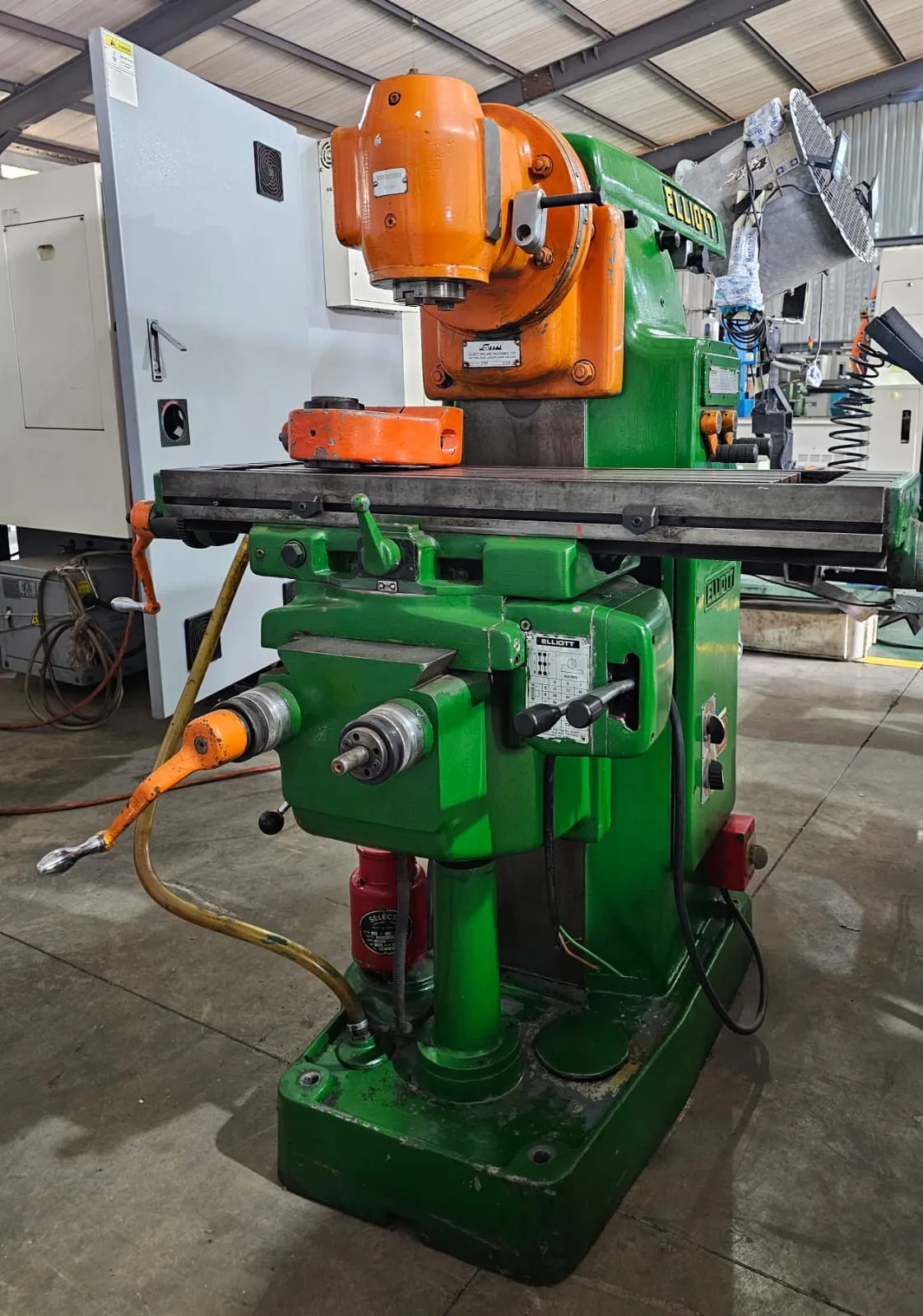 ELLIOT No2 UNIVERSAL MILLING MACHINE